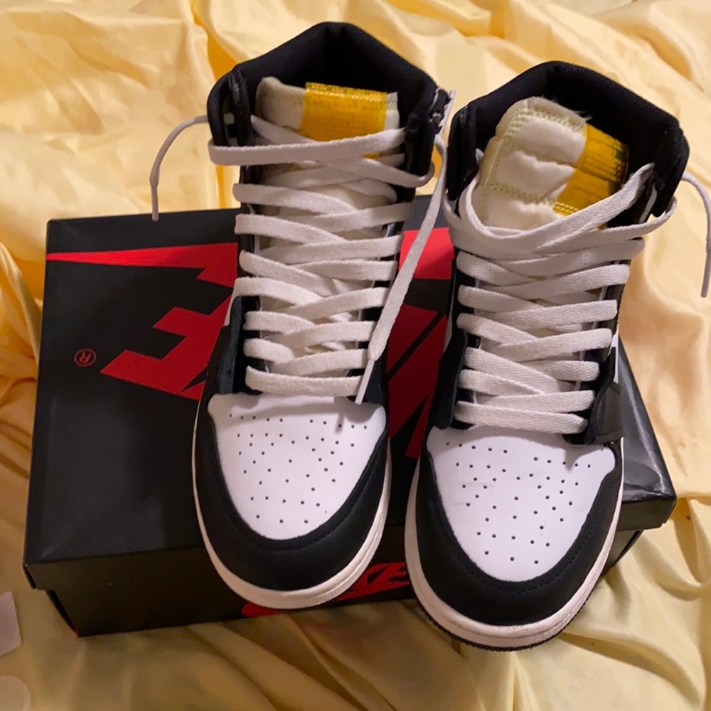 Jordan 1 Volt Gold